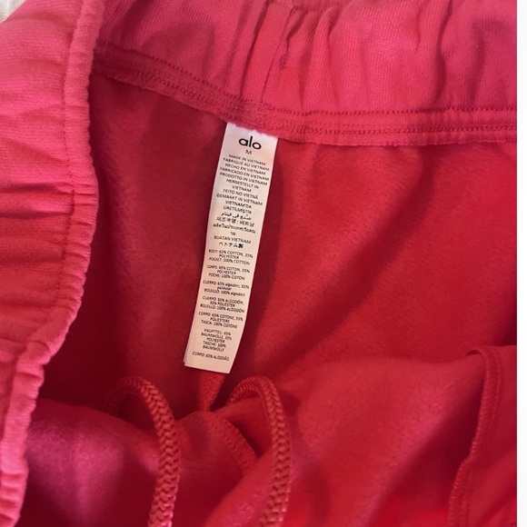 LAST ONE! SAME DAY SHIP! NWT ALO YOGA AUTHENTIC CANDY RED ACCOLADE SHORTS match - Picture 6 of 6